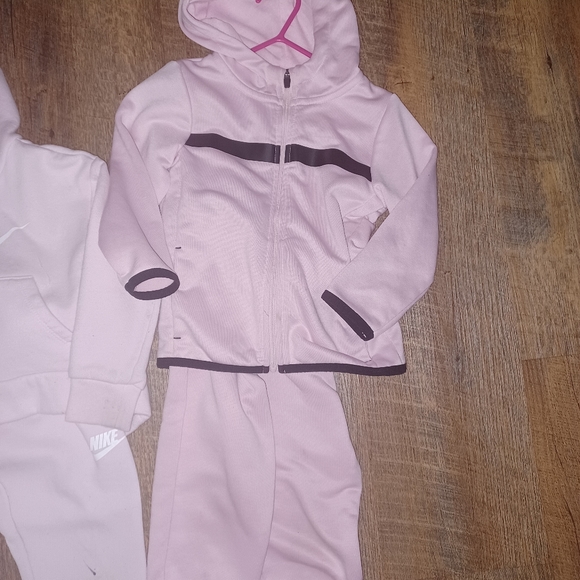 4pc Sweatsuit Bundle 2T - Picture 4 of 7